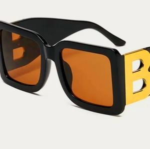 Bonita Large framed sunglasses. Women.